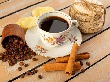 Cuáles son los beneficios de combinar café con canela