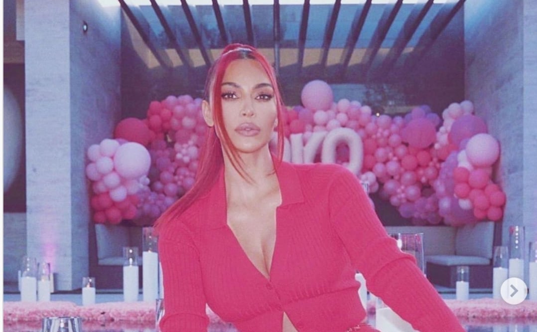 La empresaria sigue dando lecciones de estilo y en esta ocasión nos trae la tendencia más cool para nuesttras melenas Foto: Istagram @kimkardashian