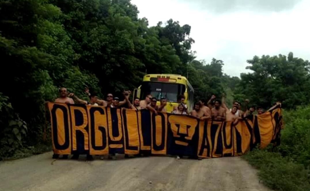 El grupo de animación La Rebel viajó a Honduras a apoyar a Pumas en el encuentro de Concachampions. Foto Facebook *REBEL*AZUL*Y*ORO*