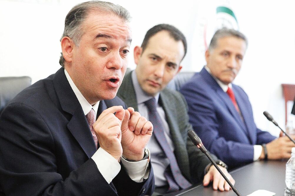 Raúl Cervantes Andrade se reintegra a su escaño en el Senado, el próximo 5 de noviembre, pues renuncia a su aspiración de ser ministro de la Suprema Corte (LUCIA GODÍNEZ. EL UNIVERSAL)