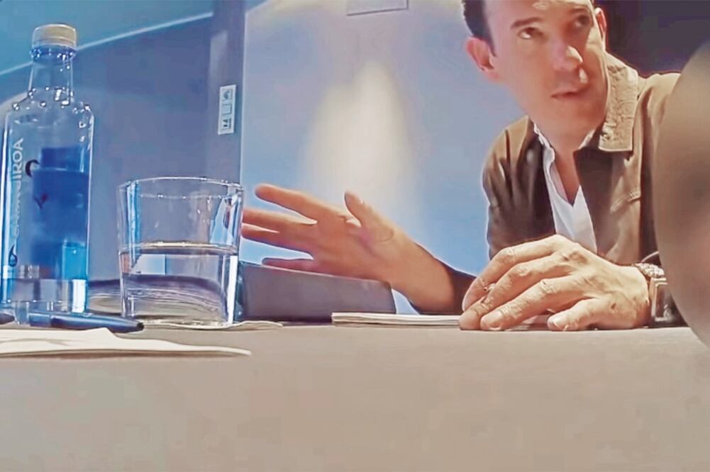 El spot que el INE ordenó bajar al PRI rescata imágenes de los videos difundidos recientemente, en el que Juan Barreiro vincularía al candidato Ricardo Anaya en lavado de dinero. (TOMADA DE YOUTUBE)