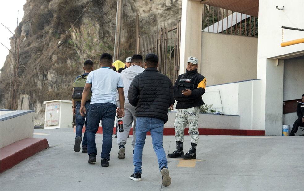 Elementos de la Guardia Nacional custodian el Centro de Atención a migrantes deportados “Flamingos” en Tijuana, Baja California, el 01 de febrero 2025: Foto: Aimee Melo/EL UNIVERSAL