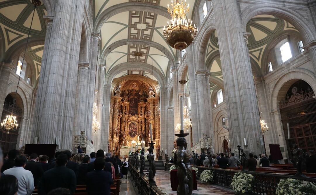 EL CARDENAL NORBERTO RIVERA CARRERA OFICIO ESTA MAÑANA, EN LA CATEDRAL METROPOLITANA, LA MISA DE ACCIÓN DE GRACIAS POR LOS 101 AÑOS DE VIDA DE EL UNIVERSAL. FOTO: JUAN BOITES / EL UNIVERSAL.