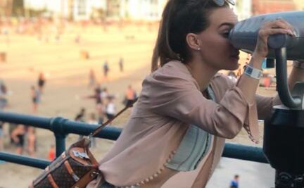 Belinda se sube a la tendencia de las 'bucket bags' con una Louis Vuitton de 70 mil pesos