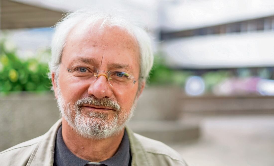 El poeta Francisco Segovia es el vocero de la revista Otros Diálogos. Foto: Se Habla Español