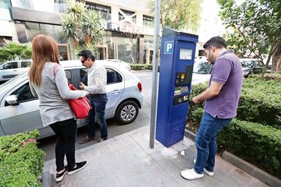 Polémica por horario de parquímetros