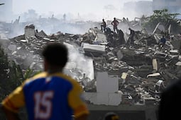 Delcy Rodríguez visita La Guaira, epicentro de los terremotos; "Esperamos recuperar la mayor cantidad de personas con vida"