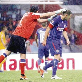 Defensa sólida, clave del éxito de Cruz Azul