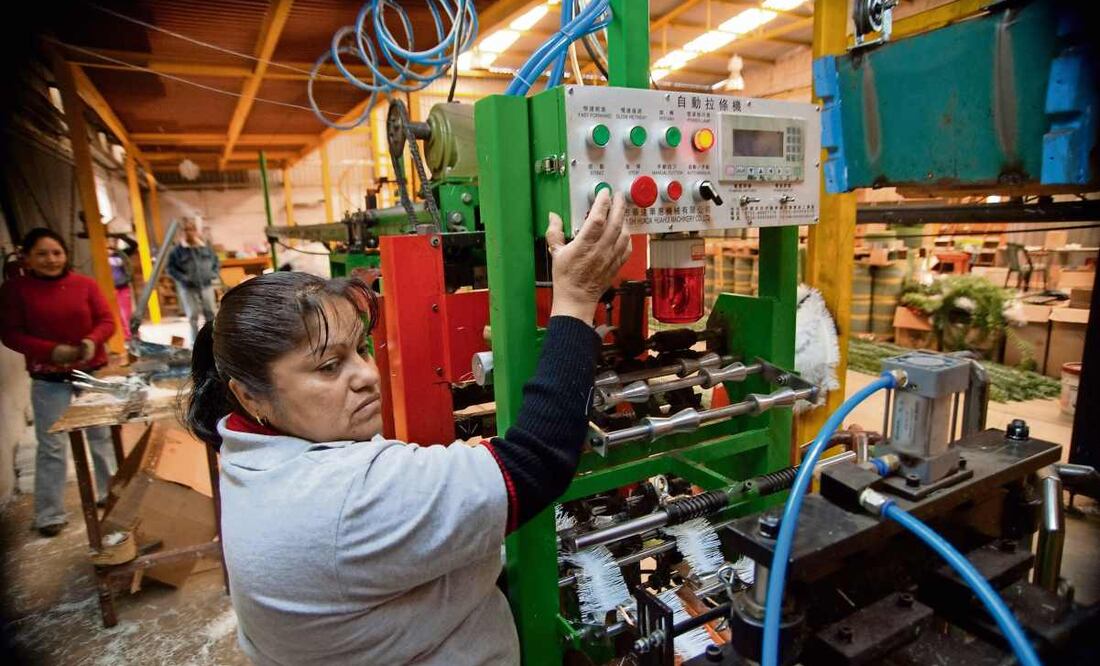 Las mujeres tienen menos opciones de movilidad laboral que los hombres, a lo que se suma la segregación ocupacional, reveló la Conasami. Foto: Demian Chávez / Archivo Cuartoscuro