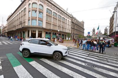 “¡Que así se quede está más bonito!”, dicen visitantes sobre cambio peatonal en el Zócalo