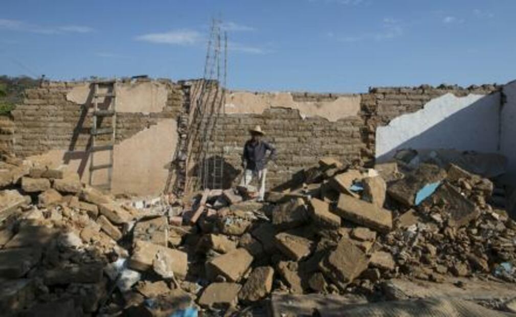 Historia. Levantan su hogar de entre las ruinas