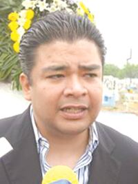 "El Peje" roba corazones en Nuevo León