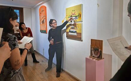 Andrea Villalón “se deja espiar” en la exposición Opciones de sombras