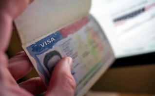 Estados demandan a Trump por imponer tarifa de 100 mil dólares a visas de trabajo H-1B