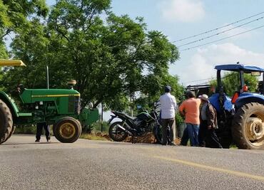 Campesinos bloquean carretera en Oaxaca
