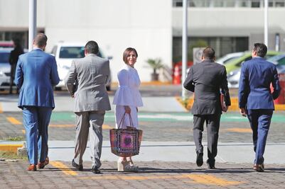 Por falta de dinero, Robles se queda sin abogados 