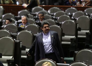 Manuel Espino deja bancada del MC "por diferir en la agenda política"