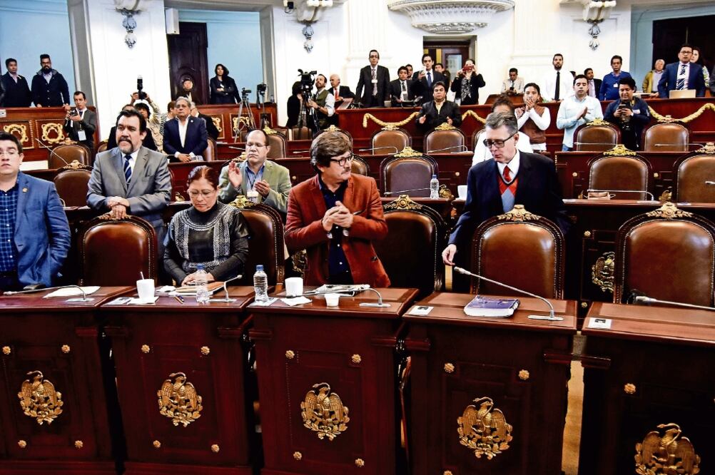 Pese a las demoras, y que las sesiones del pleno se hicieron al mismo tiempo la sesión y las reuniones de las comisiones de trabajo, lo que mermó el rendimiento de los legisladores, argumentaron (MÓISES ROSAS. OBTURADORMX)