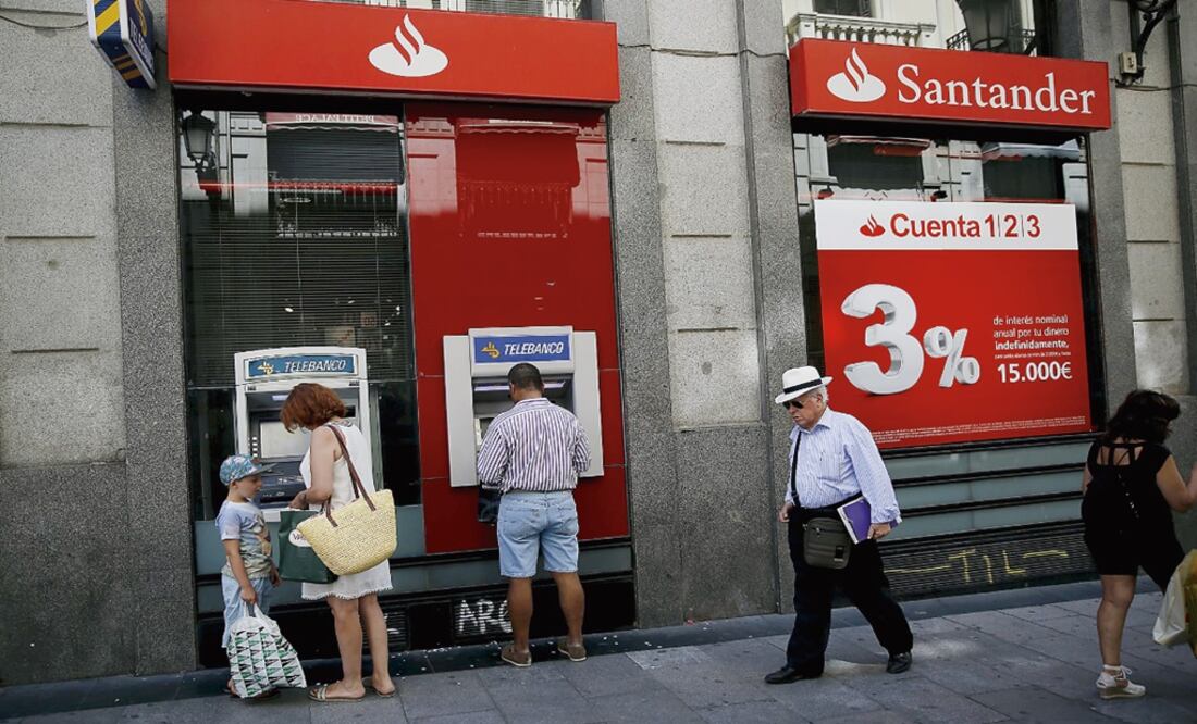 Santander aseguró que en la base de datos hackeada no había información transaccional ni credenciales de acceso o contraseñas de banca por internet. Foto: Especial