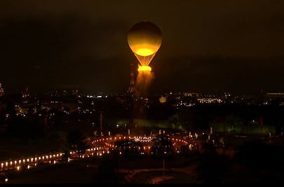 ¡Es un globo aerostático! París sorprende al mundo, tras encender el pebetero olímpico