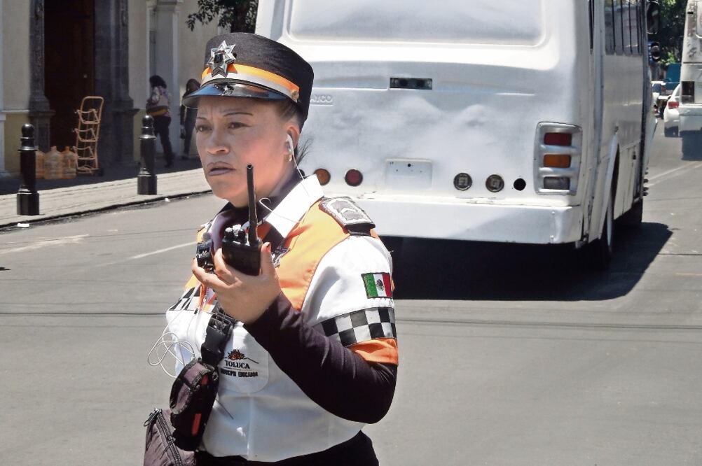 Neza asegura que sólo cuenta con 24 policías de tránsito mujeres que son supervisadas para evitar todo tipo de corrupción. ARCHIVO EL UNIVERSAL