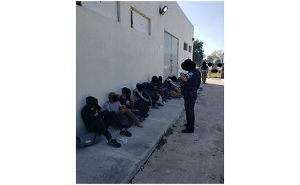 Rescatan a 23 migrantes centroamericanos en la carretera Monterrey - Reynosa