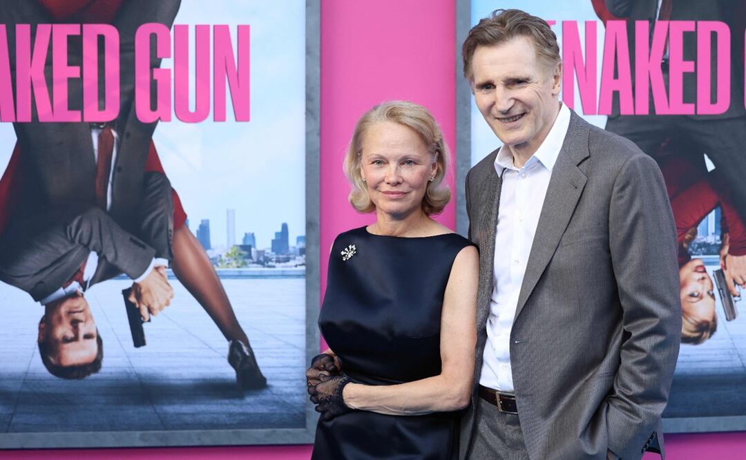 Pamela Anderson y Liam Neeson promocionan la cinta "Naked Gun". Foto: EFE/EPA/NEIL HALL.