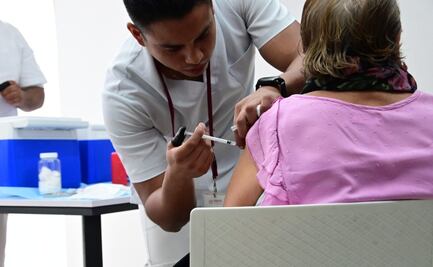 IMSS aplica casi 4 millones de vacunas para influenza, Covid-19 y neumococo; pide prevenirse ante temporada invernal