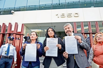 PRD presenta amparos contra el gasolinazo