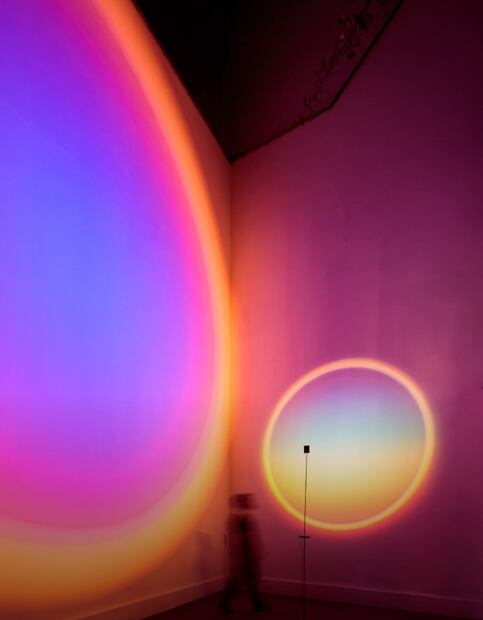 Maison Diez Company, experiencia de luz a través de instalaciones