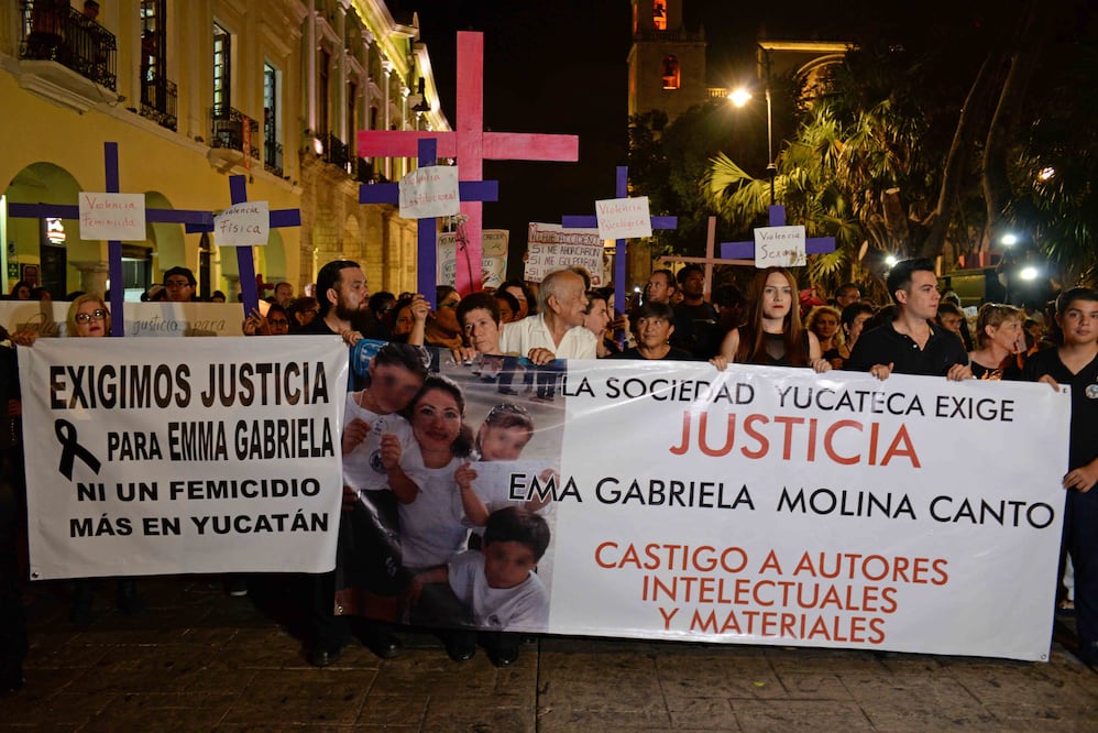 La familia de Emma Gabriela Molina Canto encabezó la manifestación para exigir justicia por la muerte de la ex esposa de Martín Medina Sonda, detenido en Tabasco por presunto lavado de dinero( Cuauhrtémoc Moreno Cabrera. EL UNIVERSAL)
