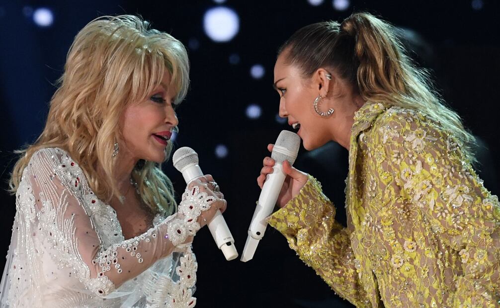 Para Miley Cyrus, el legado de Parton tiene una dimensión mucho más íntima: la de una madrina, amiga y figura fundamental en su vida.