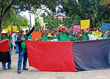 Maestros cumplen 23 días en huelga