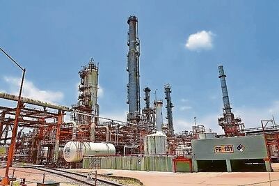 Detectan en refinerías de Pemex coctel de anomalías