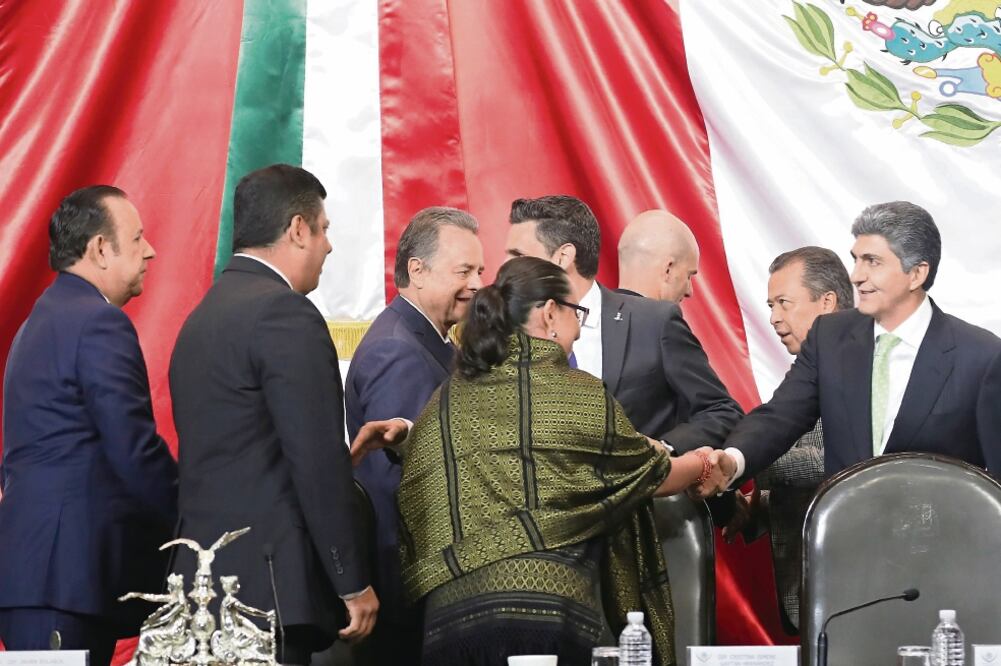 El titular de la Profeco, Ernesto Nemer (primero de der. a izq), compareció ante la Comisión Permanente (LUCÍA GODÍNEZ. EL UNIVERSAL)