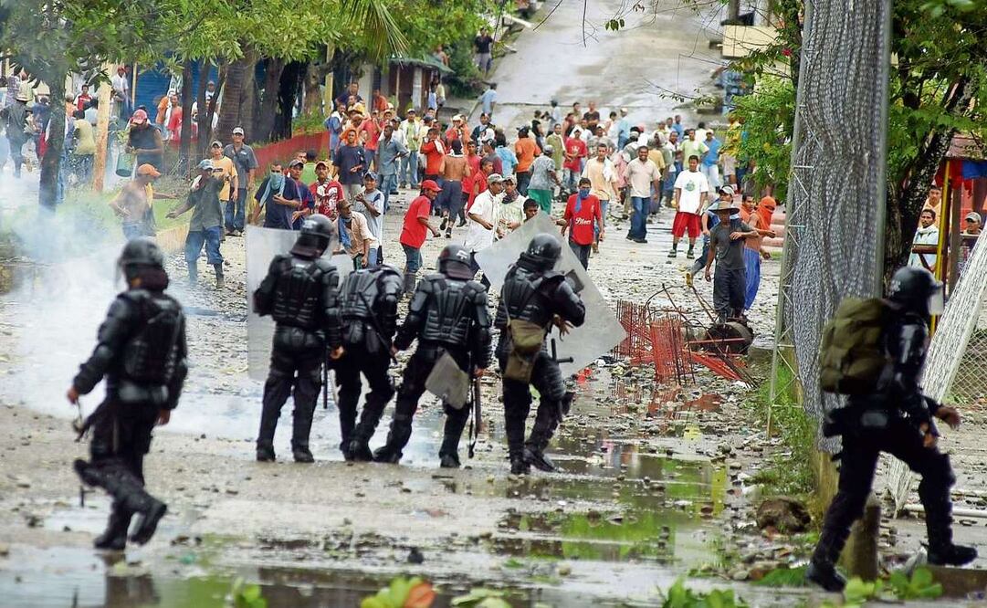 Una protesta de campesinos en Tarazá, Colombia, en contra de la fumigación con el herbicida glifosato de sus cultivos de coca. Foto: Archivo EFE