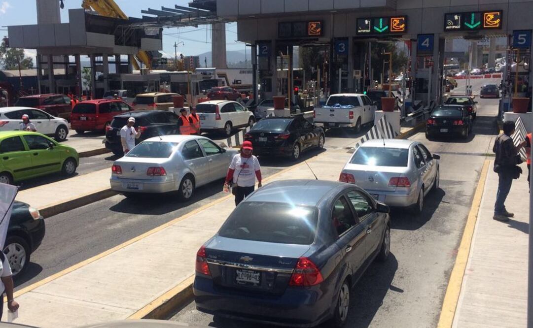 Éxodo capitalino se "atora" en la salida a Cuernavaca