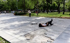 ¡Una manita de gato, por favor! La Alameda Central luce descuidada y llena de ambulantes 