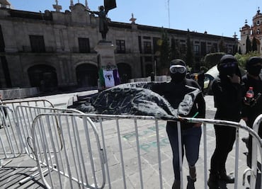 Feministas protestan en la plaza Mártires en Toluca; exigen legalizar el aborto