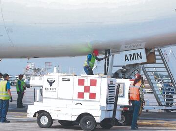 Boletos de avión se abaratan por primera vez en año y medio