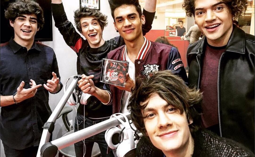 FOTO: Twitter @somosCD9  CD9 invita a sus fans a una convivencia, para lo cual tienen que enviar una foto con su disco “The last party video” y el hashtag “Abre tu corazón” y podrán participar en una de las diez cenas programadas. 