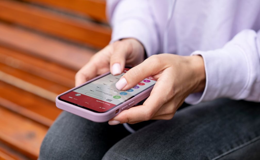 Estos son los botones que deberías desactivar de tu celular para evitar ciberataques. Imagen: Magnific