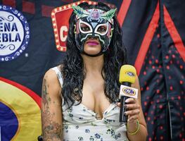 India Sioux encuentra fortaleza en sus hijos para triunfar en la lucha libre