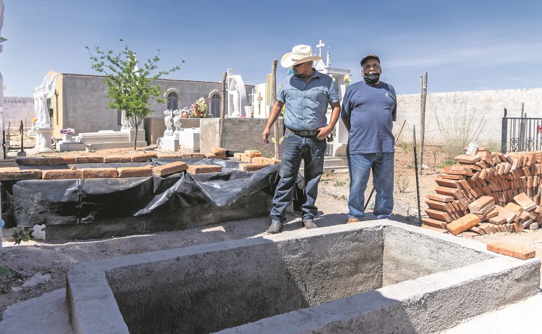 En el pueblo, las tres tumbas ya esperan a Mayra Beltrán, Francisco Javier Delgado y Fernando Gallegos. 
