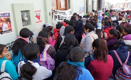 Normalistas bloquean accesos de oficinas de Sección 22 en Oaxaca