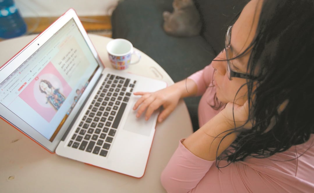 Libros, revistas y páginas de Internet, foros o blogs, lo que más leen las mujeres en la actualidad. Foto: