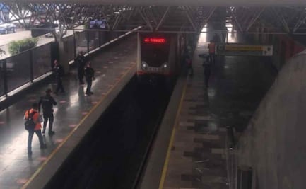 Se arroja mujer a vías del Metro Chabacano en la Línea 2; la trasladan con vida a un hospital