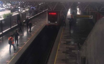 Se arroja mujer a vías del Metro Chabacano en la Línea 2; la trasladan con vida a un hospital