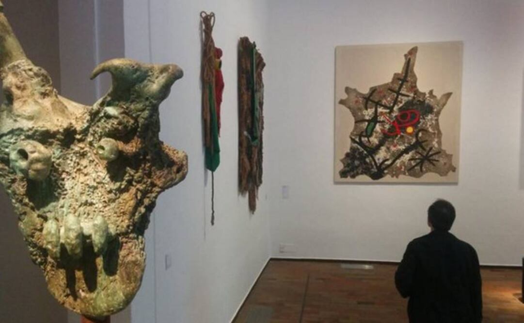 La exposición exhibe, por primera vez juntos en Barcelona, cuatro objetos ensamblados de la escasa y delicada serie que Miró realizó en 1931. FOTO: Twitter/@fundaciomiro.