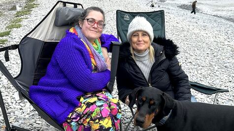 La historia de la mujer que recibió un trasplante de riñón de una completa extraña y logró salvar su vida 